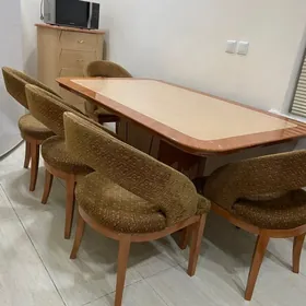 стол и стулья