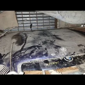 капот Мерседес