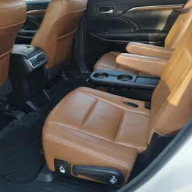 Toyota Highlander 2018