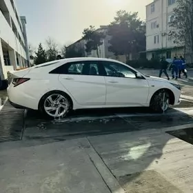 Hyundai Elantra 2023