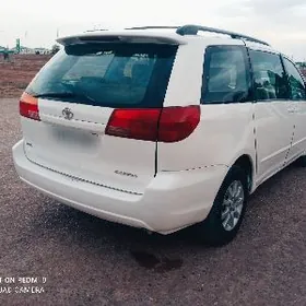 Toyota Sienna 2005