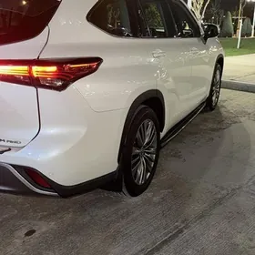 Toyota Highlander 2021