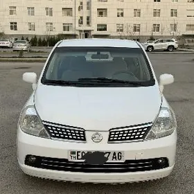 Nissan Tiida 2011