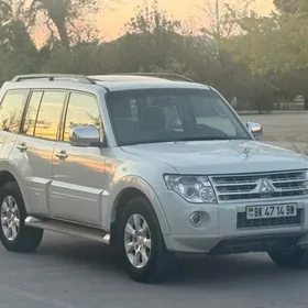 Mitsubishi Pajero 2012