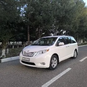 Toyota Sienna 2016