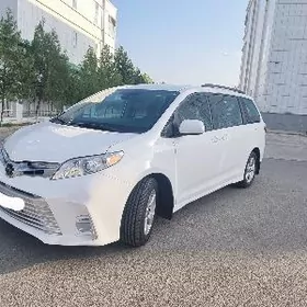 Toyota Sienna 2019