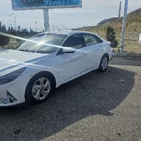 Hyundai Elantra 2022