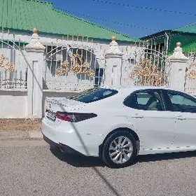 Toyota Camry 2021