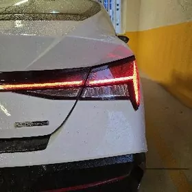 Hyundai Elantra 2025