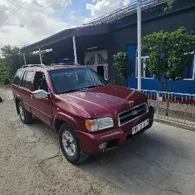 Nissan Pathfinder 1999
