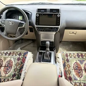 Toyota Land Cruiser Prado 2023