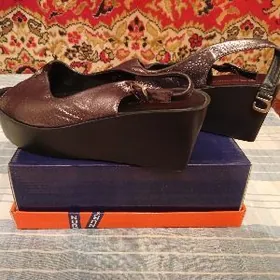 Продаю босоножки