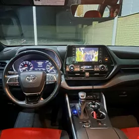 Toyota Highlander 2021