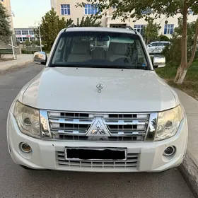 Mitsubishi Pajero 2013