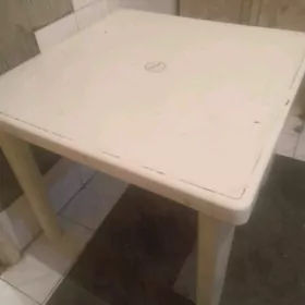 стол с 4 стульями