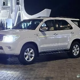 Toyota Fortuner 2010