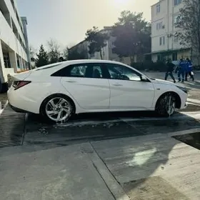 Hyundai Elantra 2023