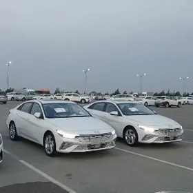 Hyundai Elantra 2025