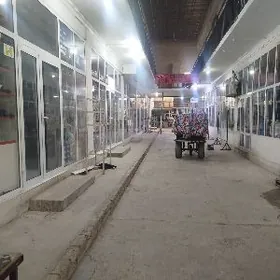 Gok bazarda magazinlar arenda