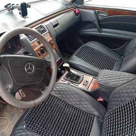 Mercedes-Benz E320 1999