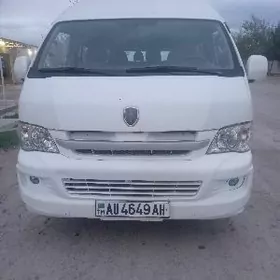 Toyota Hiace 2012