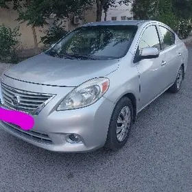 Nissan Versa 2012