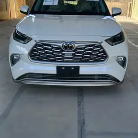 Toyota Highlander 2021