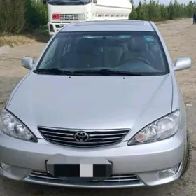 Camry 2005 far
