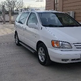 Toyota Sienna 2000