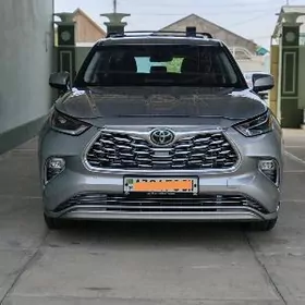 Toyota Highlander 2021
