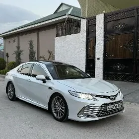 Toyota Camry 2021