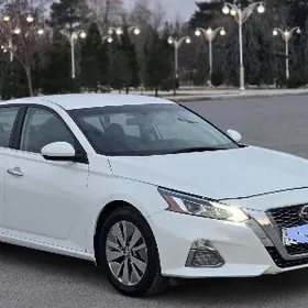Nissan Altima 2021