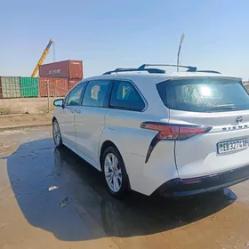 Toyota Sienna 2022