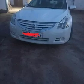 Nissan Altima 2010