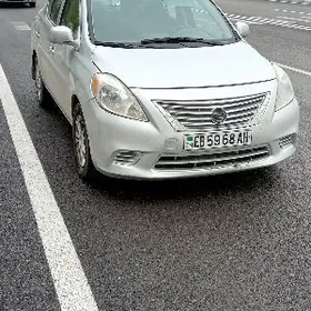 Nissan Versa 2011