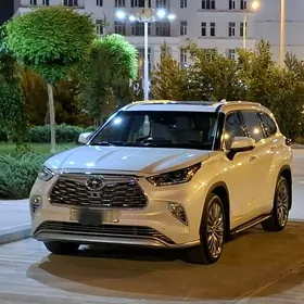 Toyota Highlander 2021