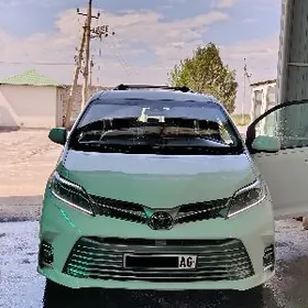 Toyota Sienna 2020