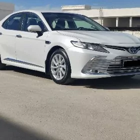 Toyota Camry 2021