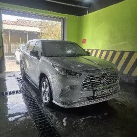 Toyota Highlander 2020