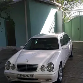 Mercedes-Benz E320 2002