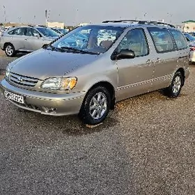 Toyota Sienna 2002