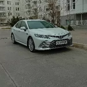 Toyota Camry 2021