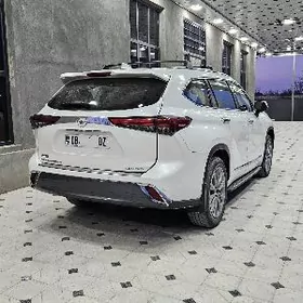 Toyota Highlander 2021