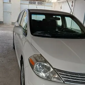 Nissan Versa 2010