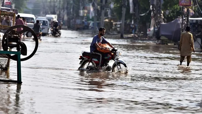 Owganystanda we Pakistanda ýagan güýçli ýagyşlar weýrançylyklara sebäp boldy