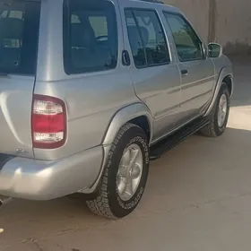 Nissan Pathfinder 2000