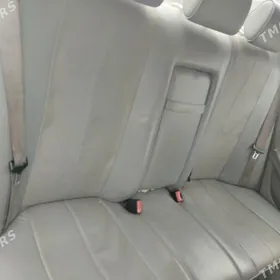 Mercedes-Benz W212 2001