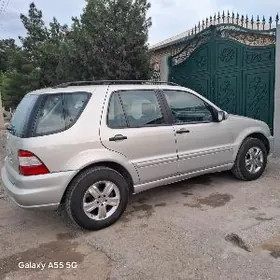 Mercedes-Benz ML350 2001