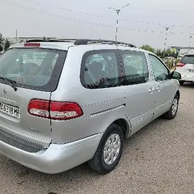 Toyota Sienna 2002