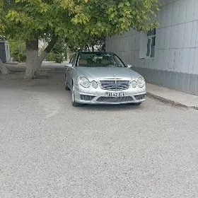 Mercedes-Benz E320 2005